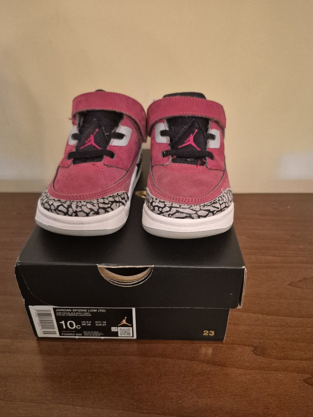 Jordan Kids' Low Sneaker in Red and Black